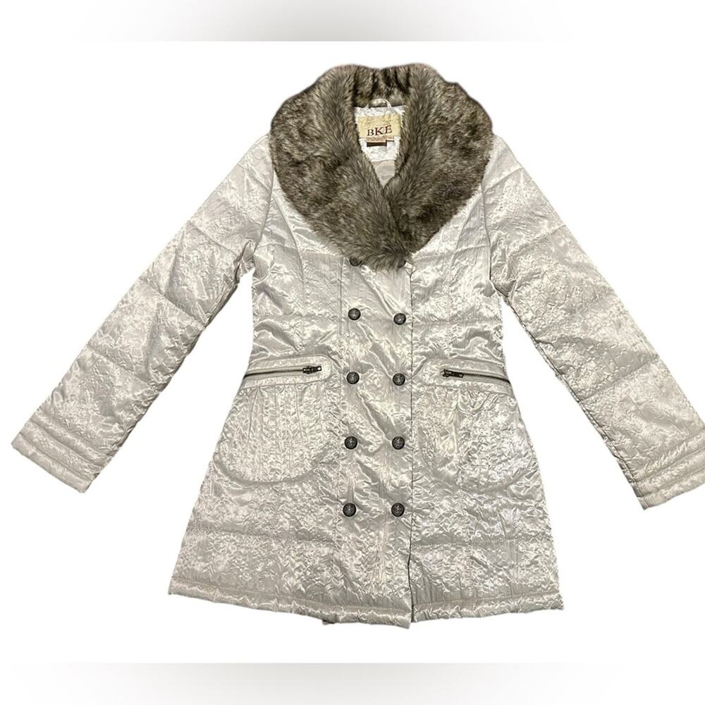 BKE Women’s Medium Double Breasted White Coat/Jacket Faux Fur Collar Snap Close